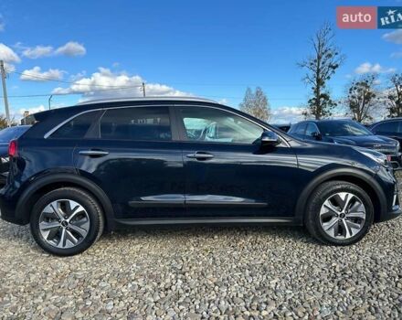 Чорний Кіа Niro, об'ємом двигуна 0 л та пробігом 68 тис. км за 24200 $, фото 25 на Automoto.ua