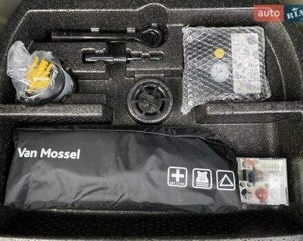 Чорний Кіа Niro, об'ємом двигуна 0 л та пробігом 96 тис. км за 20600 $, фото 68 на Automoto.ua