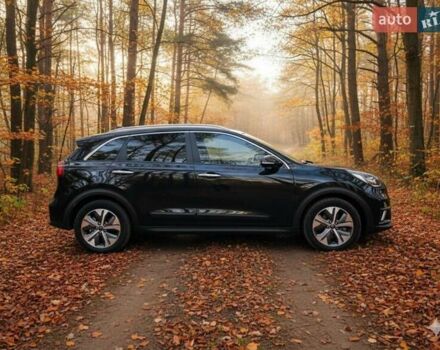 Чорний Кіа Niro, об'ємом двигуна 0 л та пробігом 112 тис. км за 19850 $, фото 19 на Automoto.ua