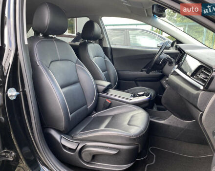 Чорний Кіа Niro, об'ємом двигуна 0 л та пробігом 64 тис. км за 23700 $, фото 103 на Automoto.ua