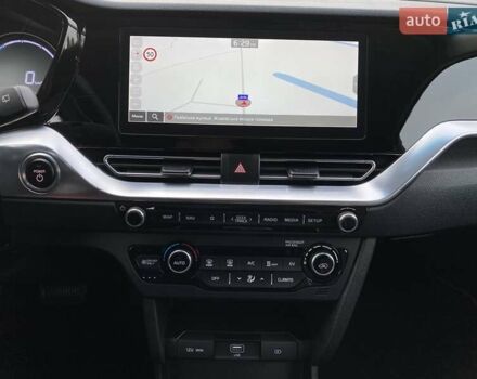 Чорний Кіа Niro, об'ємом двигуна 0 л та пробігом 96 тис. км за 20600 $, фото 44 на Automoto.ua