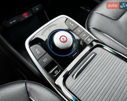 Чорний Кіа Niro, об'ємом двигуна 0 л та пробігом 107 тис. км за 20500 $, фото 45 на Automoto.ua