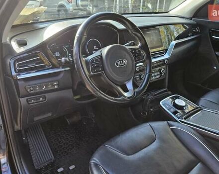 Киа Niro 2020 в Радомышле на Automoto.ua Черный Киа Niro, объемом двигателя 0 л и пробегом 139 тыс. км за 19600 $, фото 10 на Automoto.ua