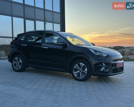 Чорний Кіа Niro, об'ємом двигуна 0 л та пробігом 98 тис. км за 19400 $, фото 3 на Automoto.ua