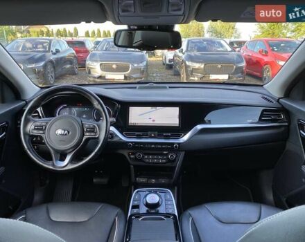 Чорний Кіа Niro, об'ємом двигуна 0 л та пробігом 88 тис. км за 21900 $, фото 27 на Automoto.ua