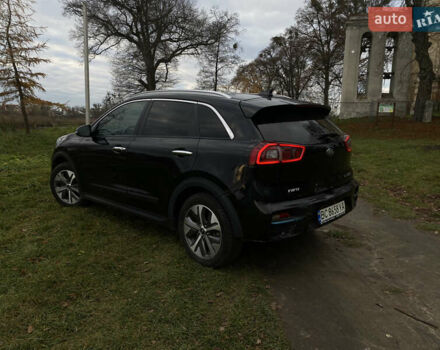 Чорний Кіа Niro, об'ємом двигуна 0 л та пробігом 139 тис. км за 16600 $, фото 4 на Automoto.ua