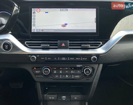 Чорний Кіа Niro, об'ємом двигуна 0 л та пробігом 64 тис. км за 23700 $, фото 65 на Automoto.ua