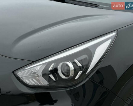 Чорний Кіа Niro, об'ємом двигуна 0 л та пробігом 130 тис. км за 18300 $, фото 23 на Automoto.ua