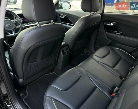 Чорний Кіа Niro, об'ємом двигуна 0 л та пробігом 148 тис. км за 18600 $, фото 17 на Automoto.ua