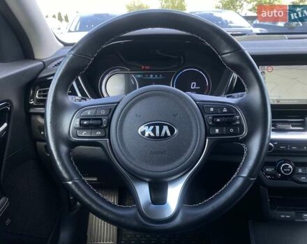Чорний Кіа Niro, об'ємом двигуна 0 л та пробігом 131 тис. км за 21500 $, фото 27 на Automoto.ua