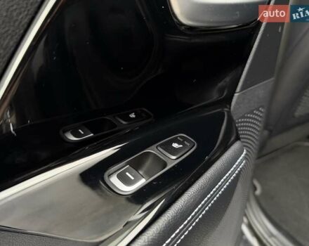 Чорний Кіа Niro, об'ємом двигуна 0 л та пробігом 89 тис. км за 20799 $, фото 61 на Automoto.ua