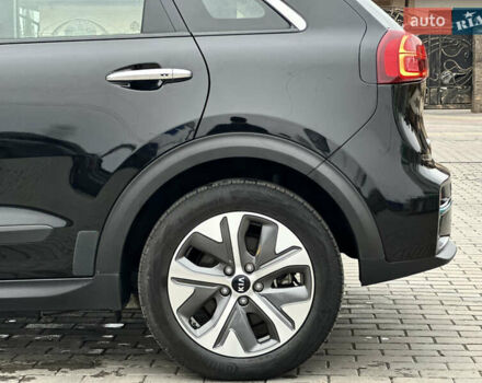 Чорний Кіа Niro, об'ємом двигуна 0 л та пробігом 130 тис. км за 18300 $, фото 17 на Automoto.ua