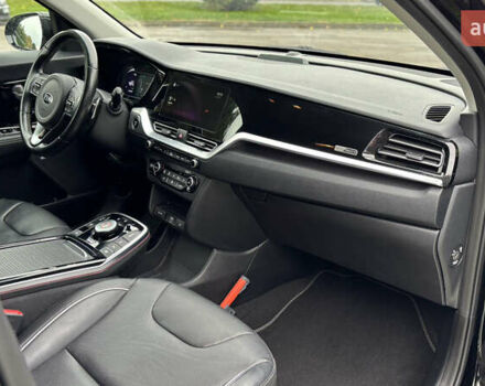 Чорний Кіа Niro, об'ємом двигуна 0 л та пробігом 110 тис. км за 19500 $, фото 64 на Automoto.ua