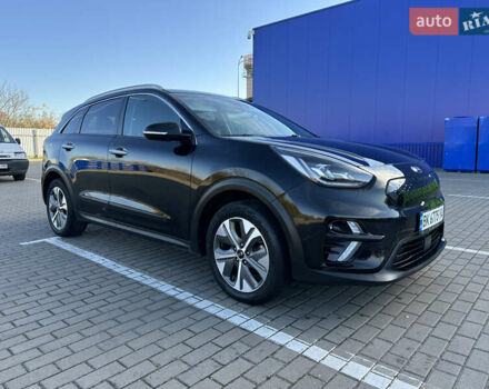 Чорний Кіа Niro, об'ємом двигуна 0 л та пробігом 144 тис. км за 19500 $, фото 6 на Automoto.ua