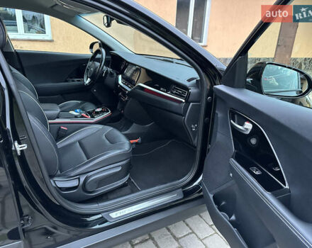 Черный Киа Niro, объемом двигателя 0 л и пробегом 135 тыс. км за 18650 $, фото 24 на Automoto.ua