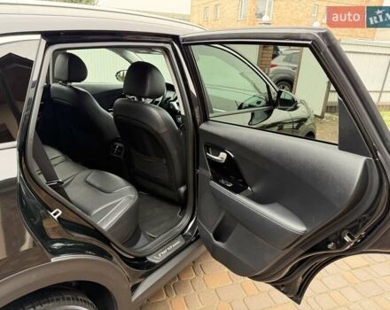 Чорний Кіа Niro, об'ємом двигуна 0 л та пробігом 89 тис. км за 20799 $, фото 67 на Automoto.ua