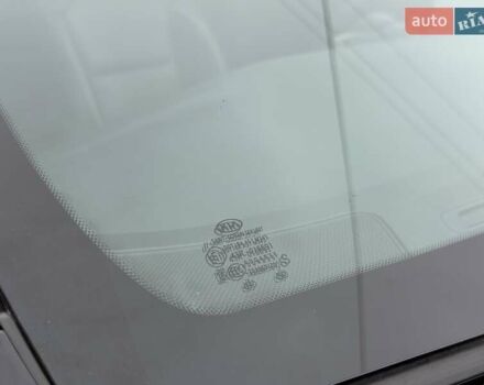 Чорний Кіа Niro, об'ємом двигуна 0 л та пробігом 89 тис. км за 20799 $, фото 30 на Automoto.ua