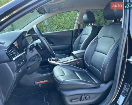 Чорний Кіа Niro, об'ємом двигуна 0 л та пробігом 112 тис. км за 20499 $, фото 40 на Automoto.ua
