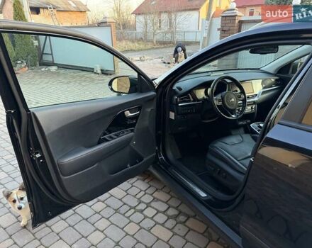 Чорний Кіа Niro, об'ємом двигуна 0 л та пробігом 69 тис. км за 21500 $, фото 15 на Automoto.ua