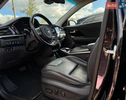 Чорний Кіа Niro, об'ємом двигуна 0 л та пробігом 69 тис. км за 23200 $, фото 35 на Automoto.ua