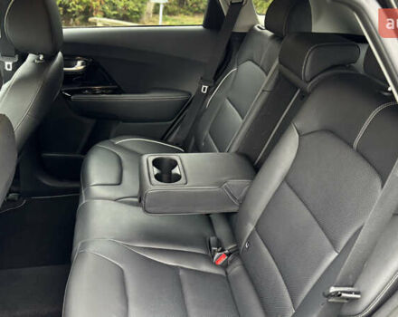 Чорний Кіа Niro, об'ємом двигуна 0 л та пробігом 110 тис. км за 19500 $, фото 59 на Automoto.ua