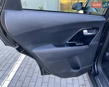Чорний Кіа Niro, об'ємом двигуна 0 л та пробігом 112 тис. км за 20499 $, фото 36 на Automoto.ua