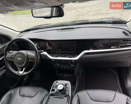 Чорний Кіа Niro, об'ємом двигуна 0 л та пробігом 109 тис. км за 17499 $, фото 34 на Automoto.ua