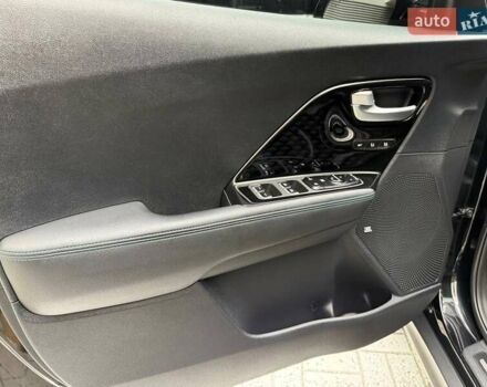 Чорний Кіа Niro, об'ємом двигуна 0 л та пробігом 89 тис. км за 22990 $, фото 19 на Automoto.ua