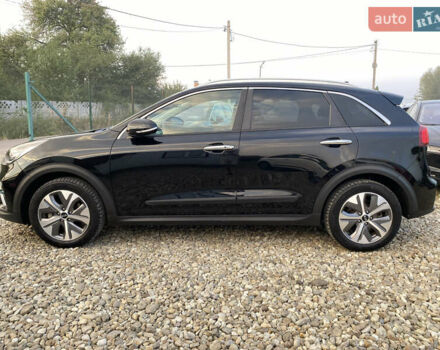 Чорний Кіа Niro, об'ємом двигуна 0 л та пробігом 64 тис. км за 23700 $, фото 18 на Automoto.ua