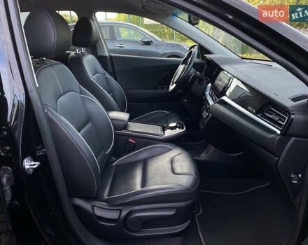 Чорний Кіа Niro, об'ємом двигуна 0 л та пробігом 88 тис. км за 21900 $, фото 60 на Automoto.ua