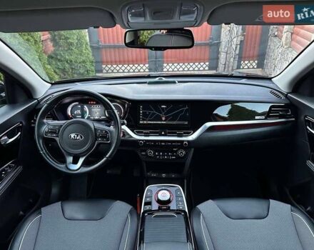 Чорний Кіа Niro, об'ємом двигуна 0 л та пробігом 126 тис. км за 19500 $, фото 19 на Automoto.ua