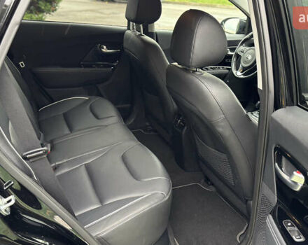 Чорний Кіа Niro, об'ємом двигуна 0 л та пробігом 110 тис. км за 19500 $, фото 71 на Automoto.ua