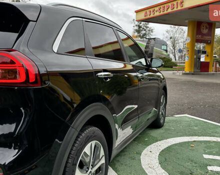 Чорний Кіа Niro, об'ємом двигуна 0 л та пробігом 110 тис. км за 19500 $, фото 16 на Automoto.ua