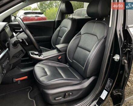 Чорний Кіа Niro, об'ємом двигуна 0 л та пробігом 107 тис. км за 22400 $, фото 27 на Automoto.ua