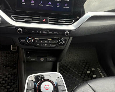 Чорний Кіа Niro, об'ємом двигуна 0 л та пробігом 172 тис. км за 19000 $, фото 5 на Automoto.ua