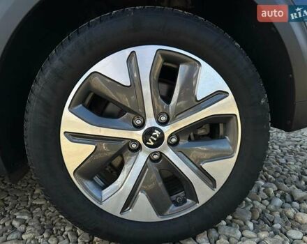 Чорний Кіа Niro, об'ємом двигуна 0 л та пробігом 68 тис. км за 24200 $, фото 28 на Automoto.ua