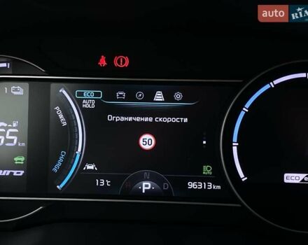 Чорний Кіа Niro, об'ємом двигуна 0 л та пробігом 96 тис. км за 20600 $, фото 36 на Automoto.ua