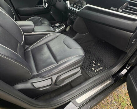 Чорний Кіа Niro, об'ємом двигуна 0 л та пробігом 172 тис. км за 19000 $, фото 7 на Automoto.ua