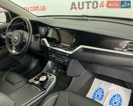 Чорний Кіа Niro, об'ємом двигуна 0 л та пробігом 70 тис. км за 22350 $, фото 11 на Automoto.ua