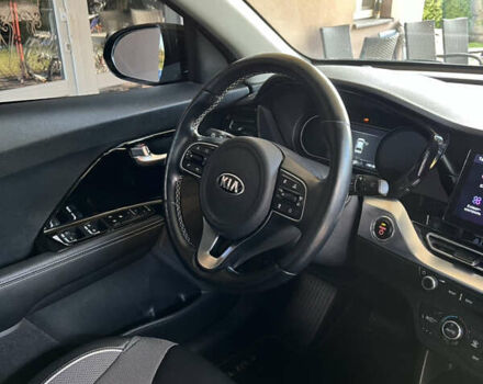Чорний Кіа Niro, об'ємом двигуна 0 л та пробігом 149 тис. км за 18999 $, фото 14 на Automoto.ua