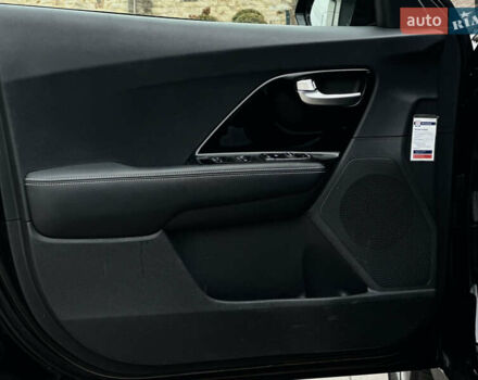 Чорний Кіа Niro, об'ємом двигуна 0 л та пробігом 130 тис. км за 18300 $, фото 36 на Automoto.ua