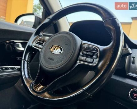 Черный Киа Niro, объемом двигателя 0 л и пробегом 98 тыс. км за 17450 $, фото 85 на Automoto.ua