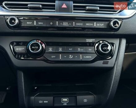 Чорний Кіа Niro, об'ємом двигуна 0 л та пробігом 68 тис. км за 24200 $, фото 66 на Automoto.ua