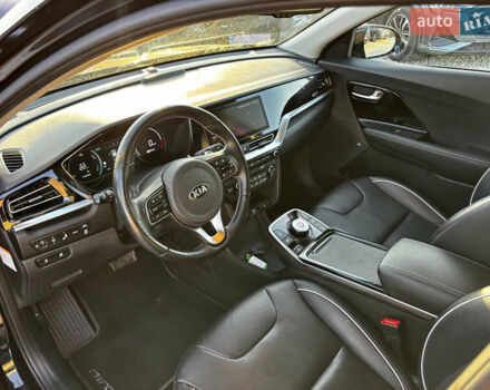 Черный Киа Niro, объемом двигателя 0 л и пробегом 112 тыс. км за 19999 $, фото 25 на Automoto.ua