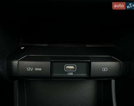 Чорний Кіа Niro, об'ємом двигуна 0 л та пробігом 68 тис. км за 24200 $, фото 12 на Automoto.ua