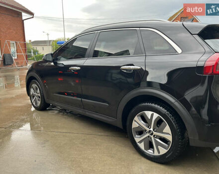 Черный Киа Niro, объемом двигателя 0 л и пробегом 104 тыс. км за 17550 $, фото 5 на Automoto.ua