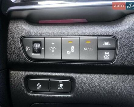 Чорний Кіа Niro, об'ємом двигуна 0 л та пробігом 131 тис. км за 21500 $, фото 4 на Automoto.ua