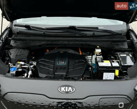 Чорний Кіа Niro, об'ємом двигуна 0 л та пробігом 130 тис. км за 18300 $, фото 27 на Automoto.ua