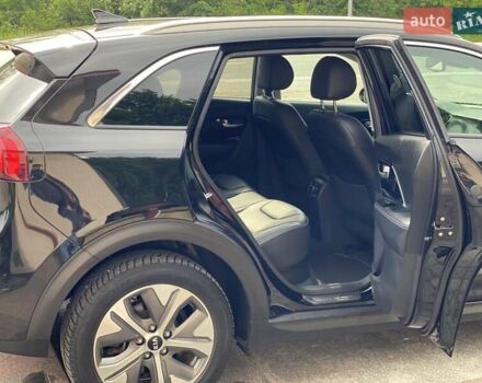 Чорний Кіа Niro, об'ємом двигуна 0 л та пробігом 109 тис. км за 19850 $, фото 5 на Automoto.ua