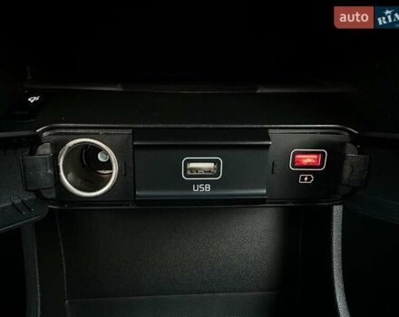 Чорний Кіа Niro, об'ємом двигуна 0 л та пробігом 68 тис. км за 24200 $, фото 68 на Automoto.ua